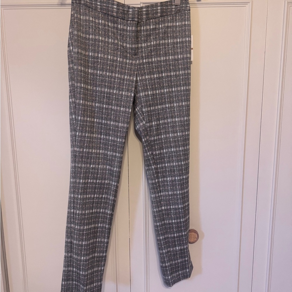 Amanda & Chelsea Women's Gray Checkered Cropped Pants